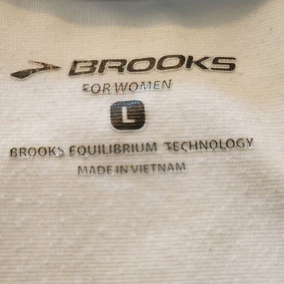 Brooks floral built in bra athletic‎ shirt size large - Picture 5 of 7